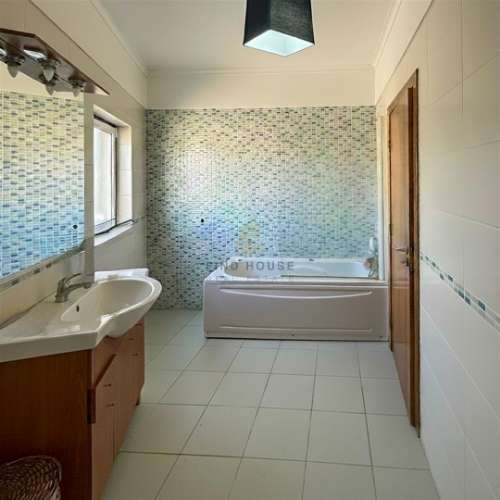 Apartamento T4 com amplo logradouro em Foros de Salvaterra, Salvaterra de Magos