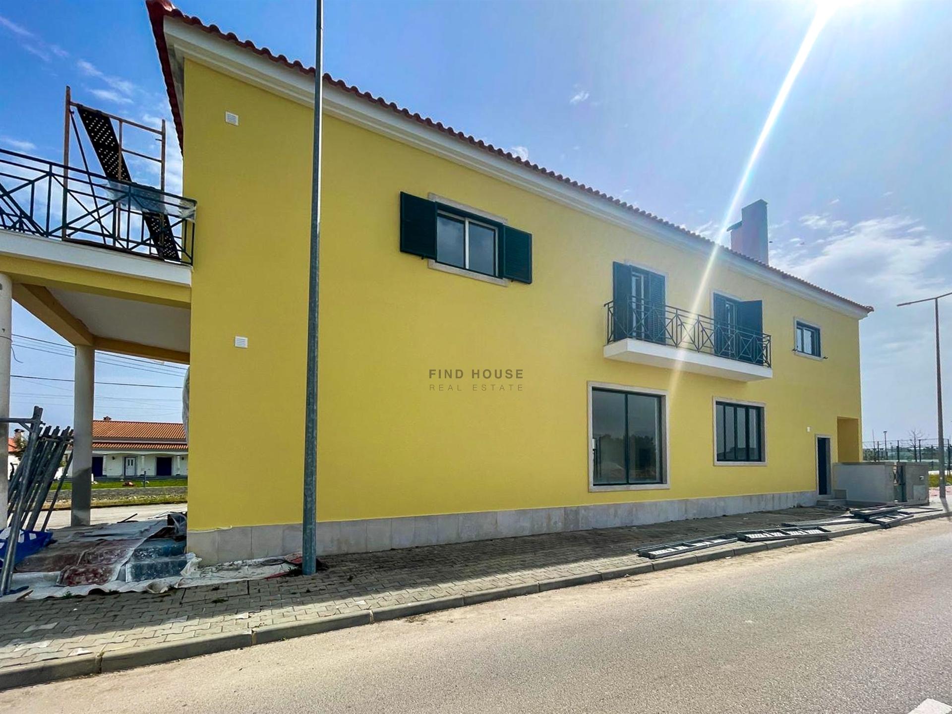 Apartamento T4 com amplo logradouro em Foros de Salvaterra, Salvaterra de Magos