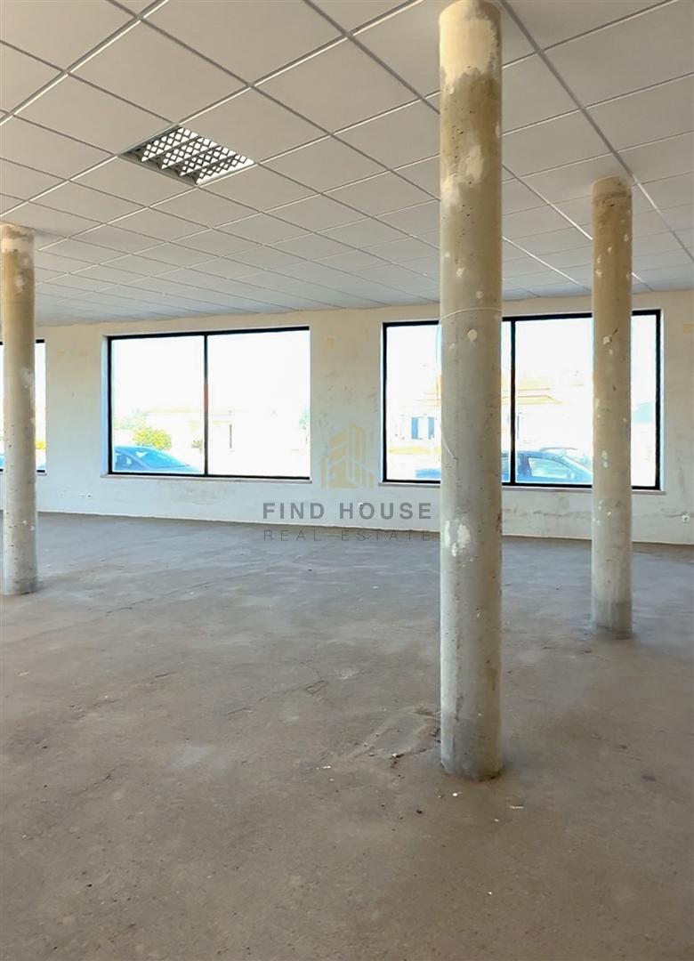 Espaço comercial com uma área de 157.40m2 e amplo logradouro em Fornos de Salvaterra