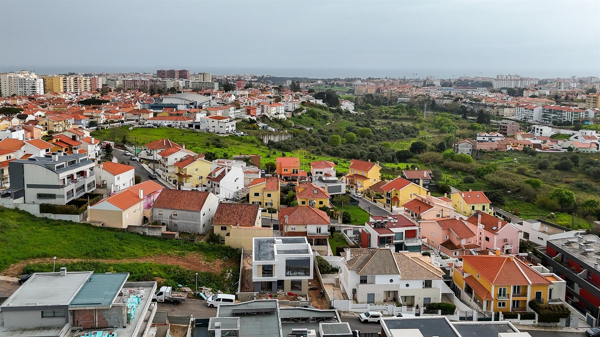 Moradia Isolada T5 com piscina e jardim no Arneiro