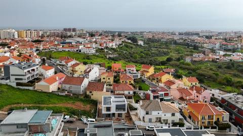 Moradia Isolada T5 com piscina e jardim no Arneiro
