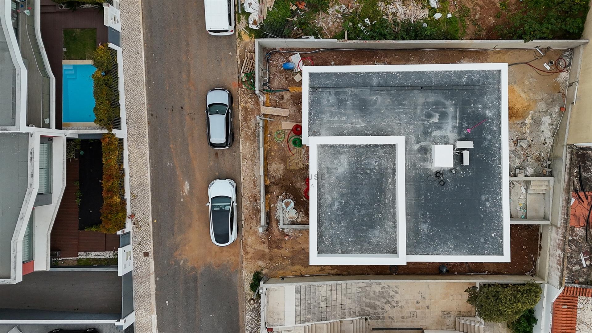 Moradia Isolada T5 com piscina e jardim no Arneiro