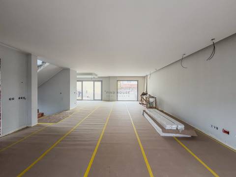 Moradia Isolada T5 com piscina e jardim no Arneiro