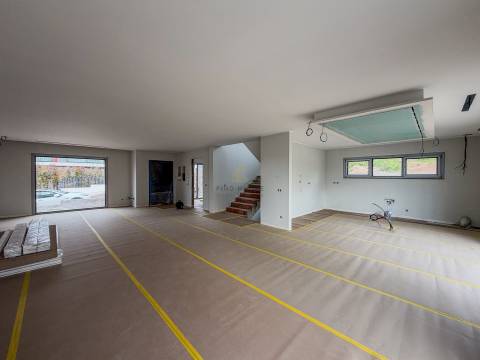 Moradia Isolada T5 com piscina e jardim no Arneiro