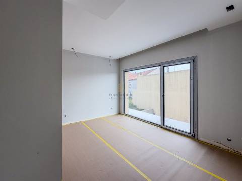 Moradia Isolada T5 com piscina e jardim no Arneiro