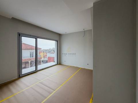 Moradia Isolada T5 com piscina e jardim no Arneiro