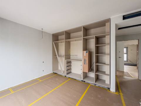 Moradia Isolada T5 com piscina e jardim no Arneiro