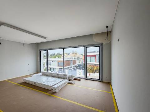 Moradia Isolada T5 com piscina e jardim no Arneiro