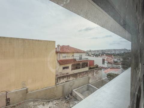 Moradia Isolada T5 com piscina e jardim no Arneiro