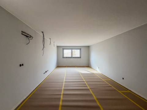 Moradia Isolada T5 com piscina e jardim no Arneiro