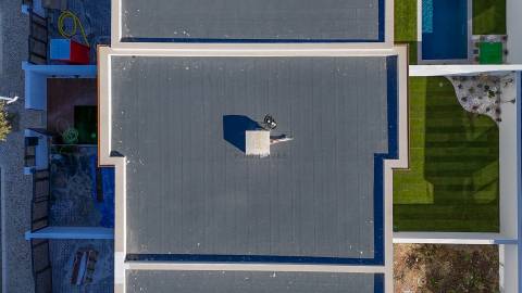 Vende-se Moradia T4 com jardim em Albarraque