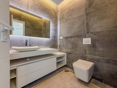 Vende-se Moradia T4 com jardim em Albarraque