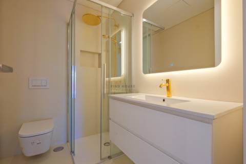 Moradia T4 de luxo em Condomínio Privado com Piscina e Jardim em São Pedro do Estoril