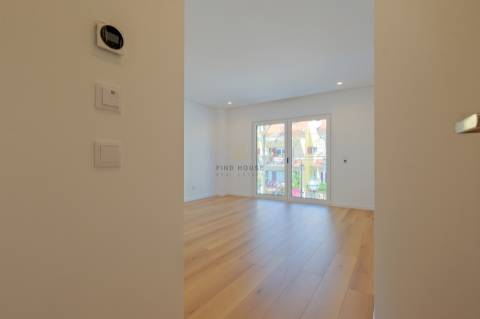 Moradia T4 de luxo em Condomínio Privado com Piscina e Jardim em São Pedro do Estoril