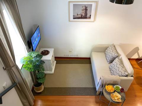 Apartamento T3 Duplex totalmente remodelado na zona histórica da Ajuda, Lisboa