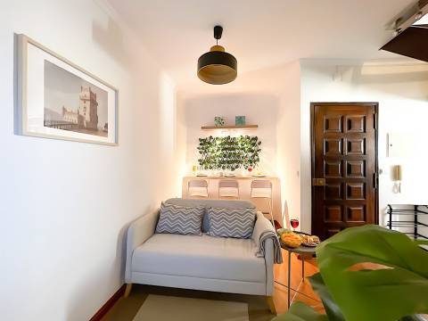 Apartamento T3 Duplex totalmente remodelado na zona histórica da Ajuda, Lisboa