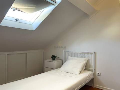 Apartamento T3 Duplex totalmente remodelado na zona histórica da Ajuda, Lisboa