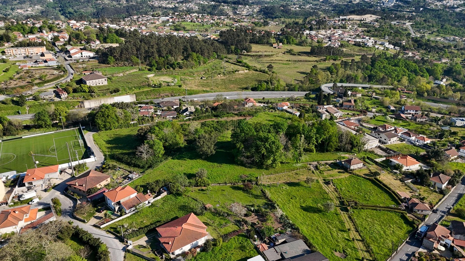 Vende-se terreno urbanizável com 42633m2 na Toutosa, Marco de Canaveses