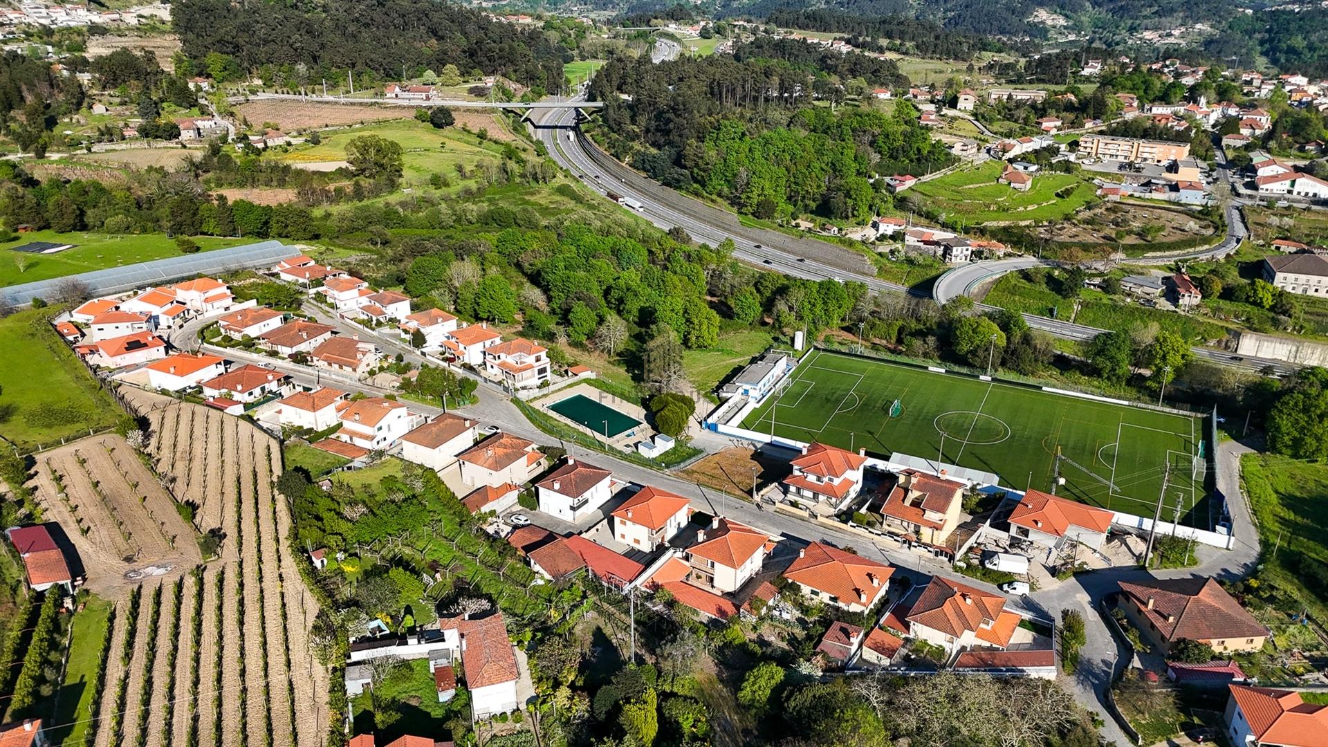 Vende-se terreno urbanizável com 42633m2 na Toutosa, Marco de Canaveses