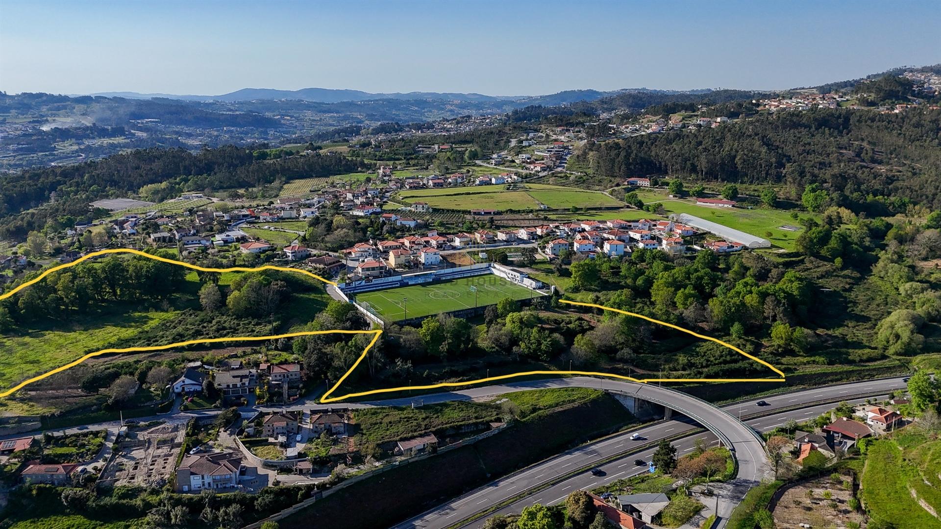 Vende-se terreno urbanizável com 42633m2 na Toutosa, Marco de Canaveses