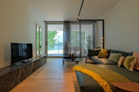 Arrenda-se T1 mobilado, com garagem e frente de Rio na Afurada, Vila Nova de Gaia