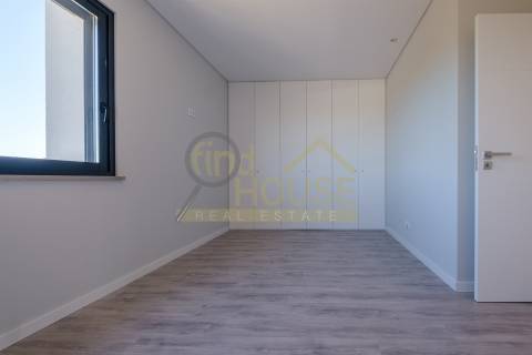 Moradia geminada T3 em Bicesse