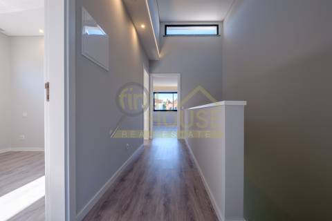 Moradia geminada T3 em Bicesse