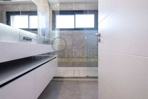 Moradia geminada T3 em Bicesse