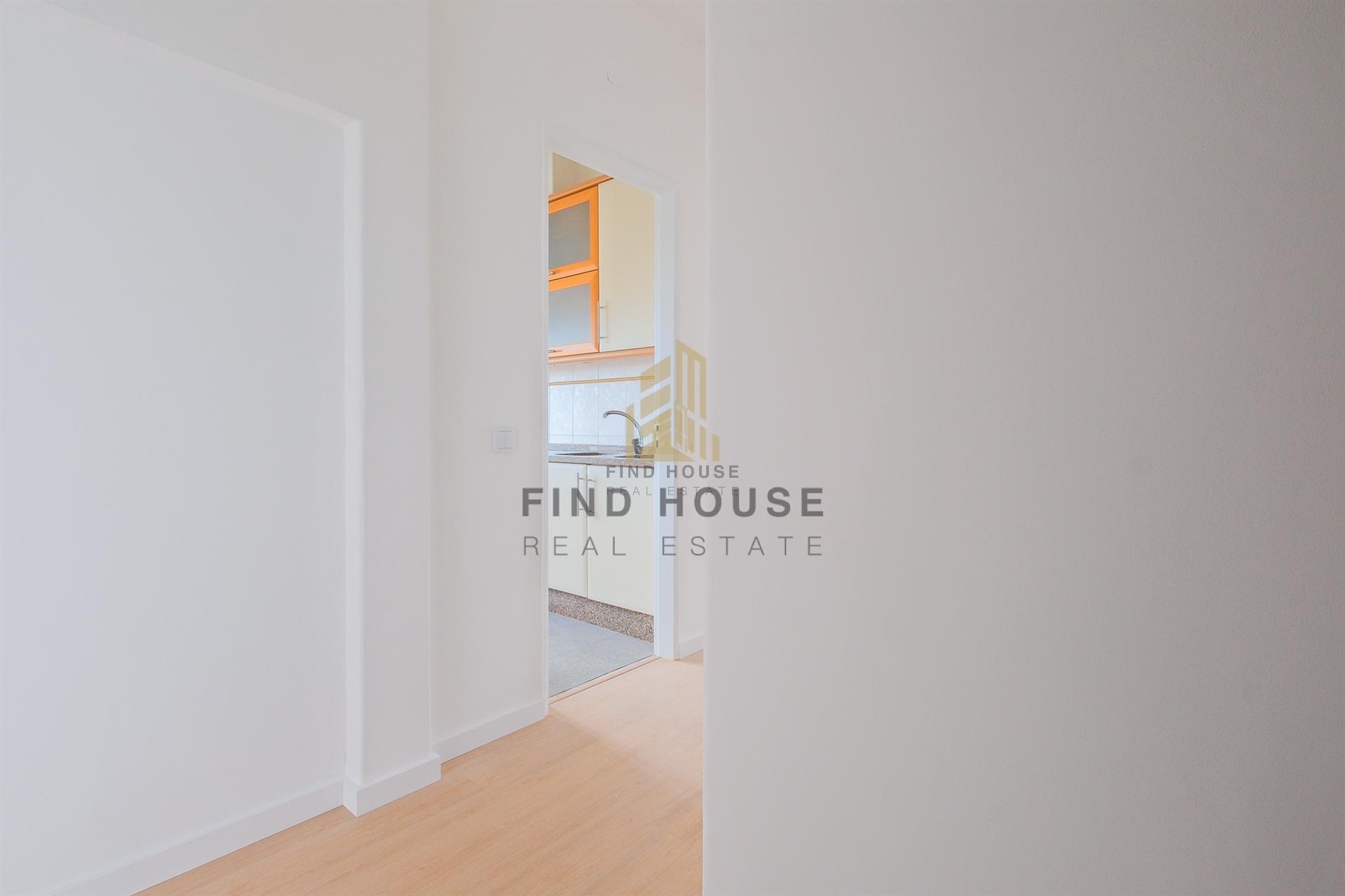 Arrenda-se Apartamento T2 com vista Rio em Penha de França, Lisboa