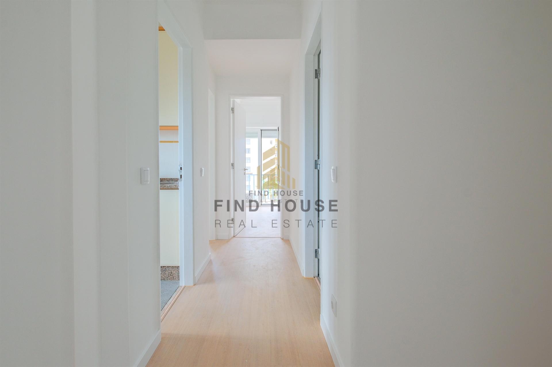 Arrenda-se Apartamento T2 com vista Rio em Penha de França, Lisboa