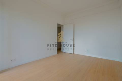 Arrenda-se Apartamento T2 com vista Rio em Penha de França, Lisboa