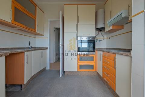 Arrenda-se Apartamento T2 com vista Rio em Penha de França, Lisboa