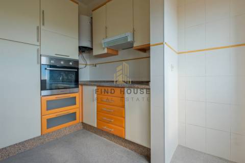 Arrenda-se Apartamento T2 com vista Rio em Penha de França, Lisboa