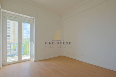 Arrenda-se Apartamento T2 com vista Rio em Penha de França, Lisboa