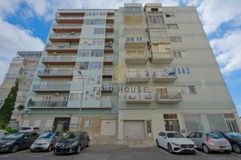 Arrenda-se Apartamento T2 com vista Rio em Penha de França, Lisboa