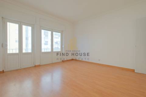 Arrenda-se Apartamento T1 com vista Rio em Penha de França, Lisboa