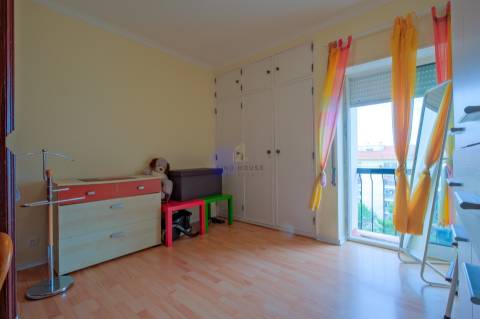 Vende-se Apartamento T3 em Pai do Vento, Cascais