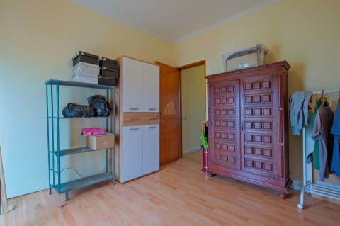 Vende-se Apartamento T3 em Pai do Vento, Cascais