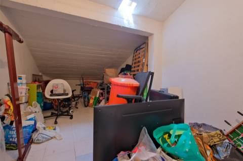 Apartamento T2 com terraço, lugar de garagem e arrecadação em Vale de Mourão, Agualva-Cacém