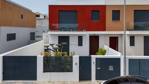 Moradia T3 com  garagem e piscina em Alcoitão, Alcabideche