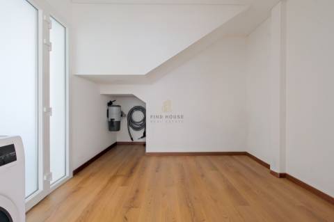 Vende-se Moradia Isolada T4 com garagem, piscina e jardim em Albarraque