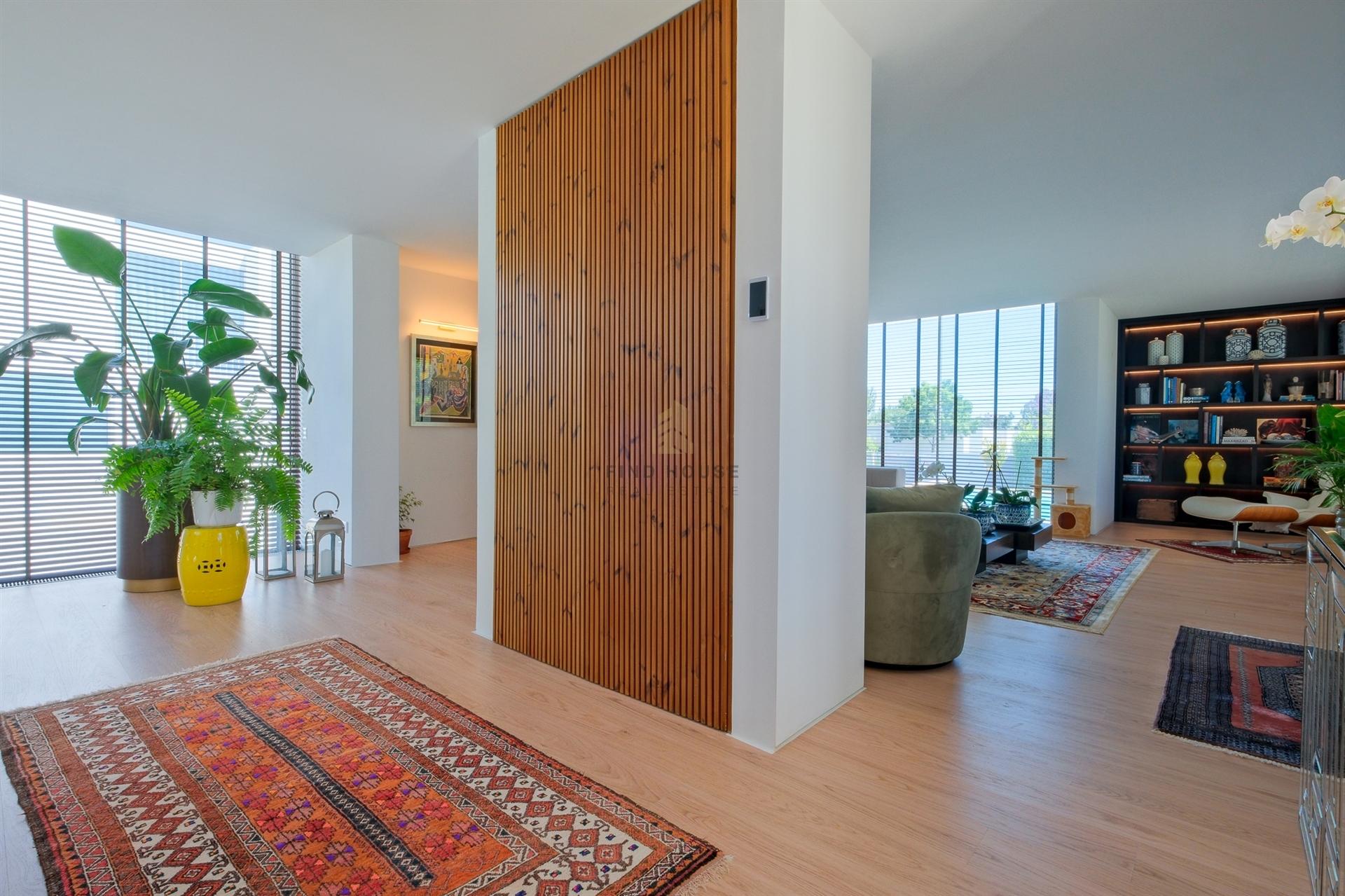 Vende-se Moradia T4 de luxo, com piscina, no exclusivo condomínio “Vale Utopia” em Carnaxide