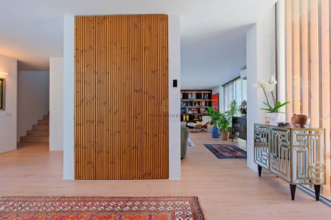 Vende-se Moradia T4 de luxo, com piscina, no exclusivo condomínio “Vale Utopia” em Carnaxide