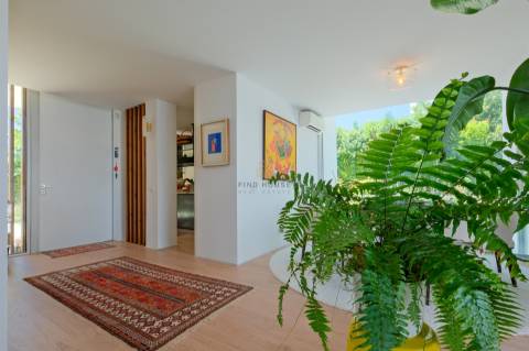 Vende-se Moradia T4 de luxo, com piscina, no exclusivo condomínio “Vale Utopia” em Carnaxide