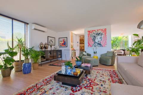 Vende-se Moradia T4 de luxo, com piscina, no exclusivo condomínio “Vale Utopia” em Carnaxide