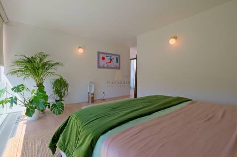Vende-se Moradia T4 de luxo, com piscina, no exclusivo condomínio “Vale Utopia” em Carnaxide