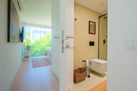 Vende-se Moradia T4 de luxo, com piscina, no exclusivo condomínio “Vale Utopia” em Carnaxide