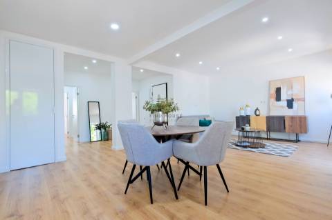 Apartamento T3, com 3 casas de banho, totalmente remodelado, em Benfica