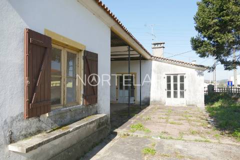 Terreno com Moradia e PIP Aprovado – Ribeirão, Famalicão