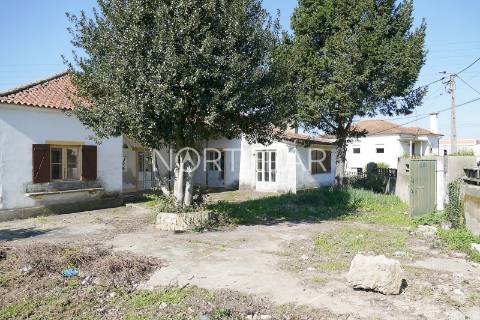 Terreno com Moradia e PIP Aprovado – Ribeirão, Famalicão